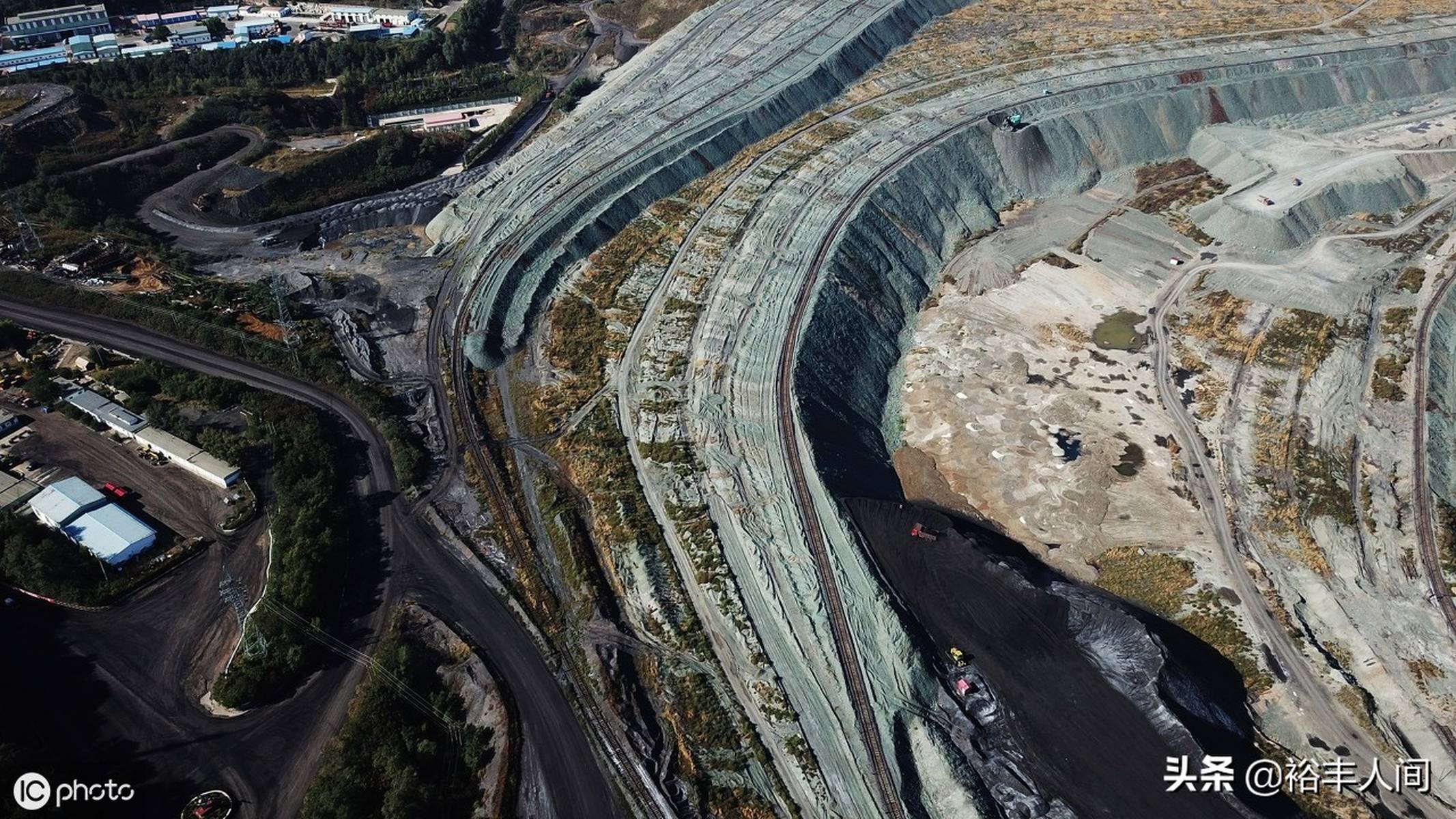 資源枯竭的&ldquo;亞洲最大礦坑&rdquo;,曾是&ldquo;搖錢樹(shù)&rdquo;,如今變成深溝險(xiǎn)壑